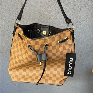 Boohoo Tan Check Drawstring Bucket Shoulder Bag with Black Trim